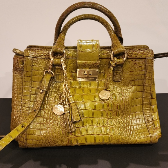 Women's Handbags - Picture 2 of 3